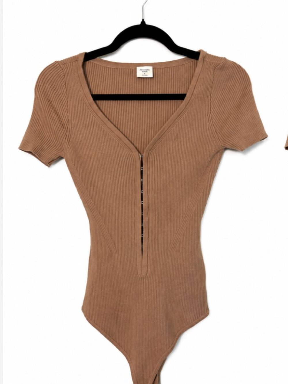 NWOT A&F Ribbed Knit Short Sleeve Hook & Eye Bodysuit Tan M